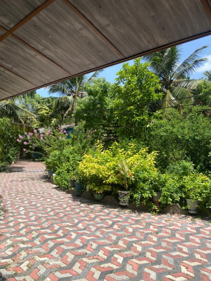 Island Breeze Inn นิลาเวลี ภายนอก รูปภาพ