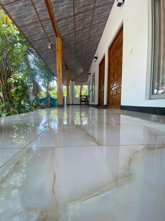 Island Breeze Inn นิลาเวลี ภายนอก รูปภาพ